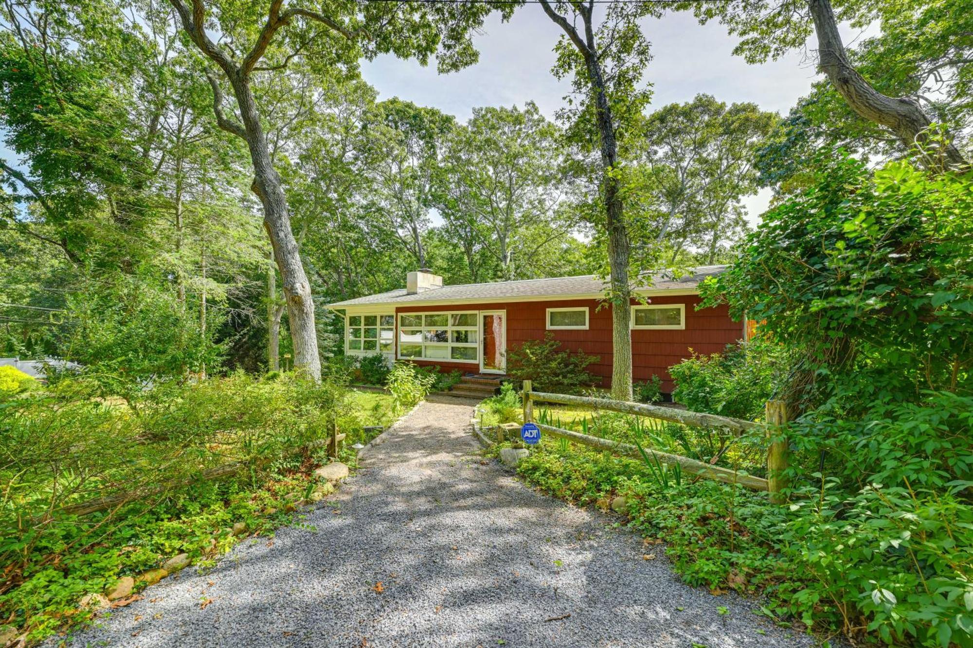 Home In Long Island Wine Country - Walk To Beach! Cutchogue Экстерьер фото