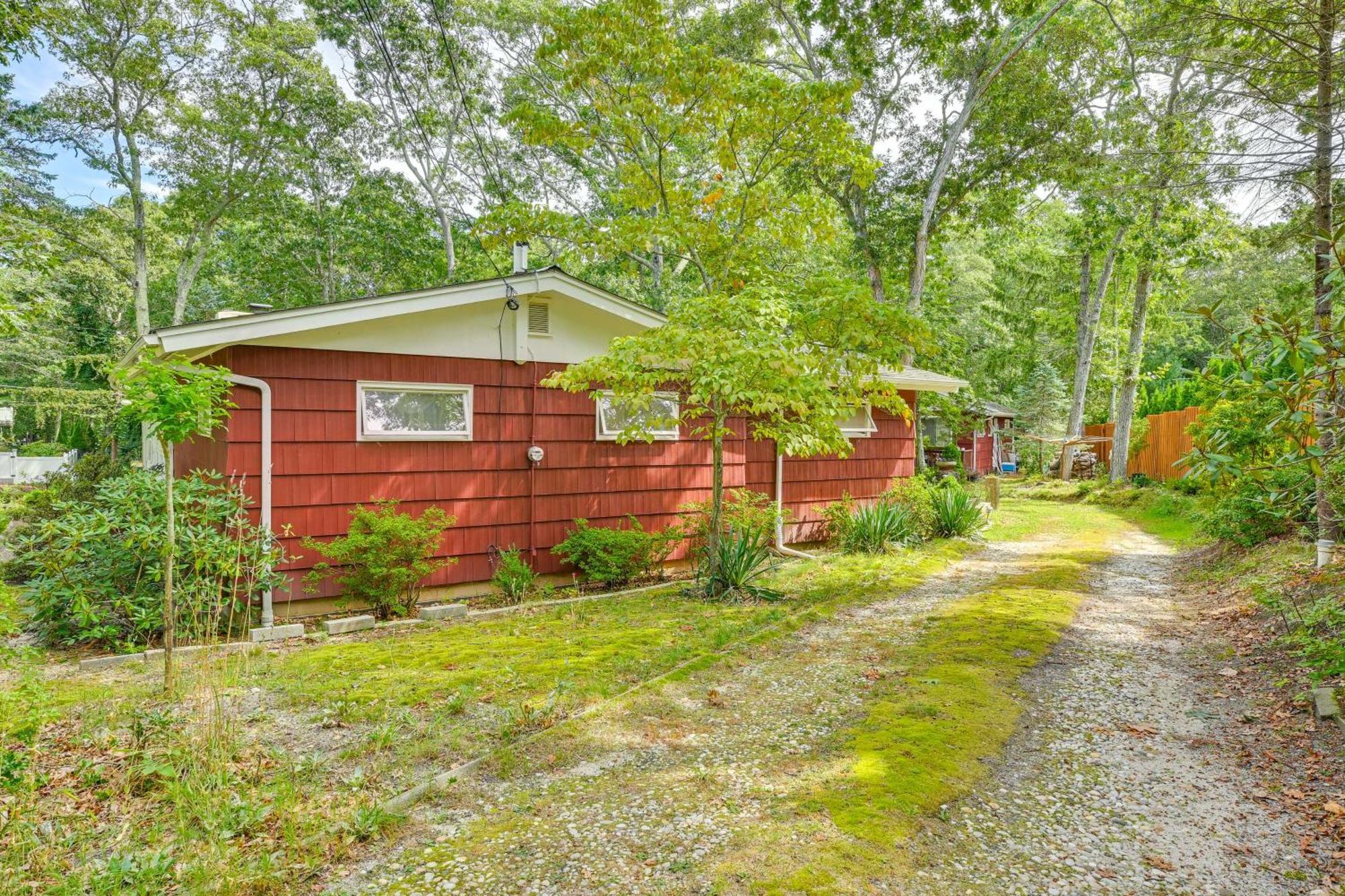 Home In Long Island Wine Country - Walk To Beach! Cutchogue Экстерьер фото
