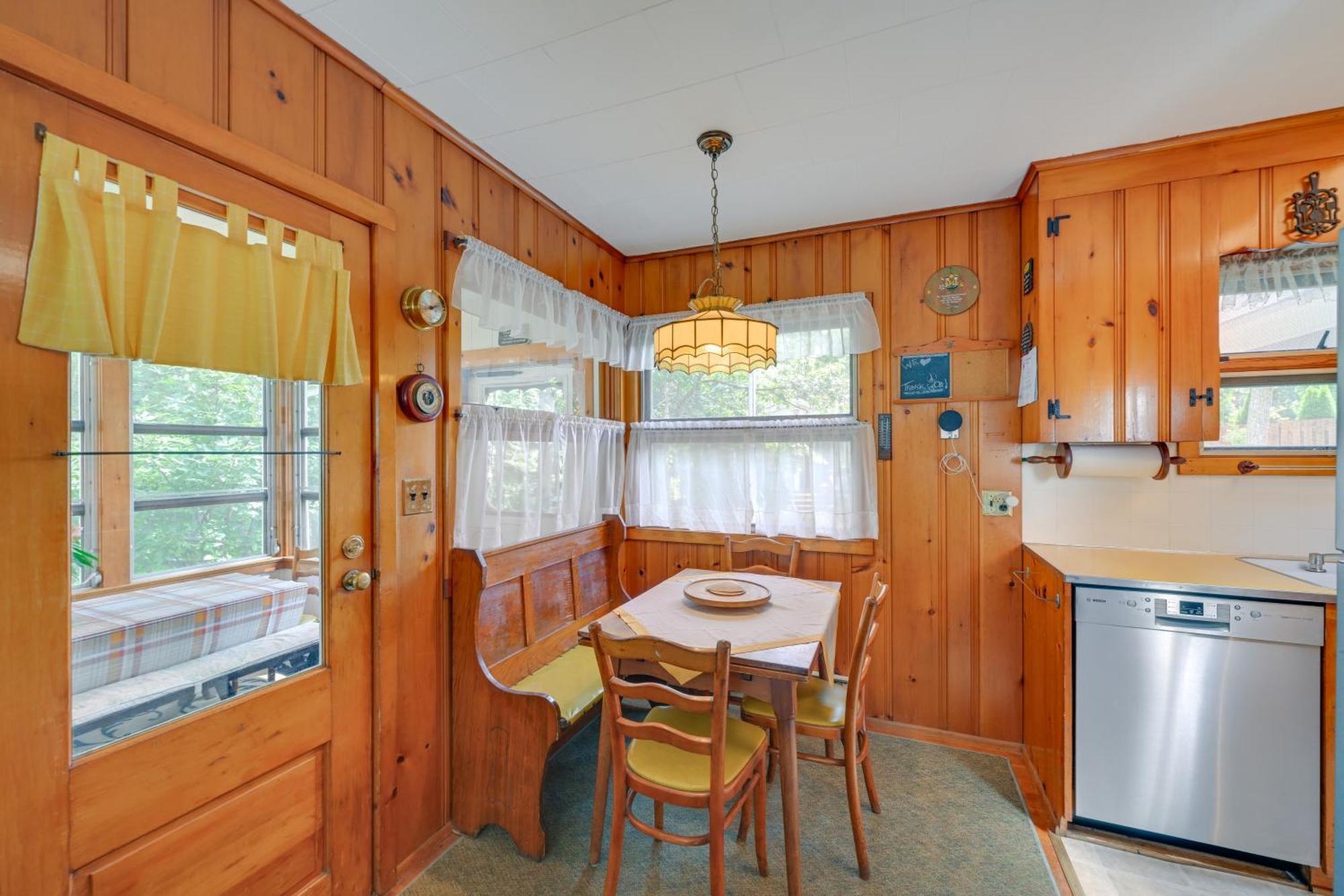 Home In Long Island Wine Country - Walk To Beach! Cutchogue Экстерьер фото