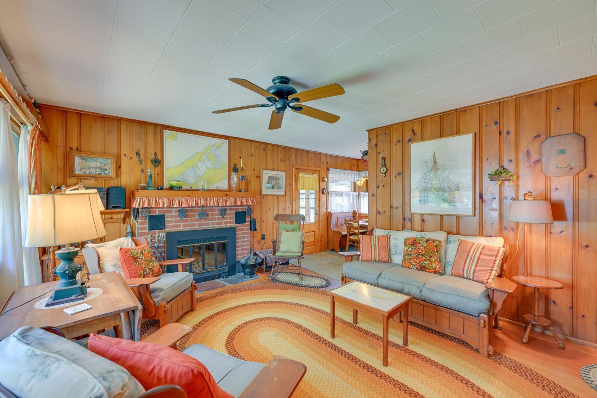 Home In Long Island Wine Country - Walk To Beach! Cutchogue Экстерьер фото